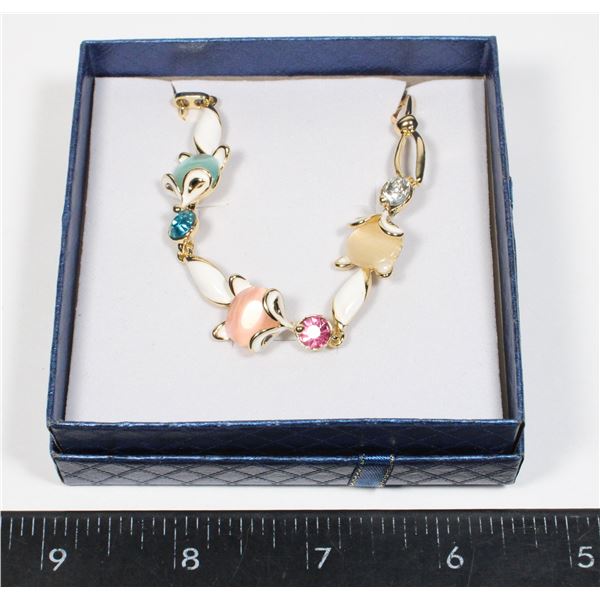 NEW GOLD TONE FOX DESIGN BRACELET