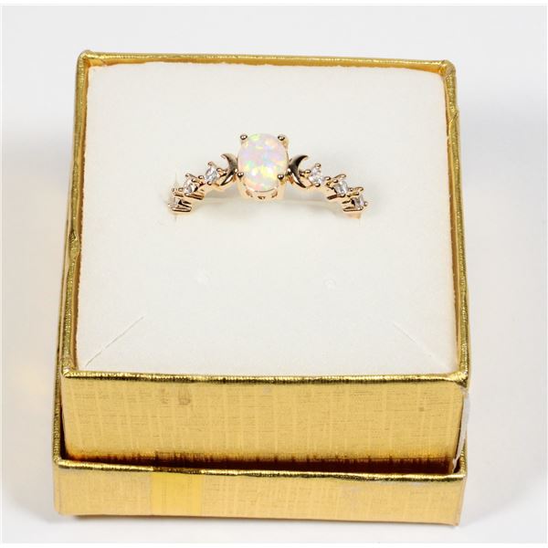 NEW SIZE 9 GOLD TONE MOON DESIGN RHINESTONE RING