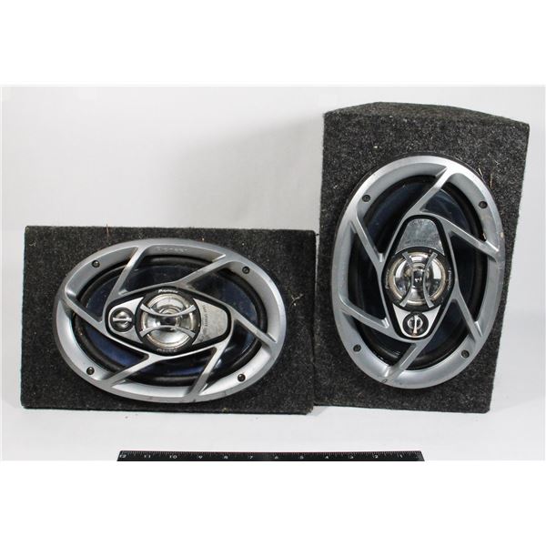 PIONEER CAR SPEAKER SET IN ENCLOSURES