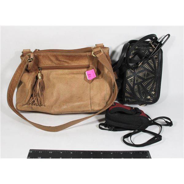 CABIN CREEK WOMENS LEATHER PURSE WITH SMALLER