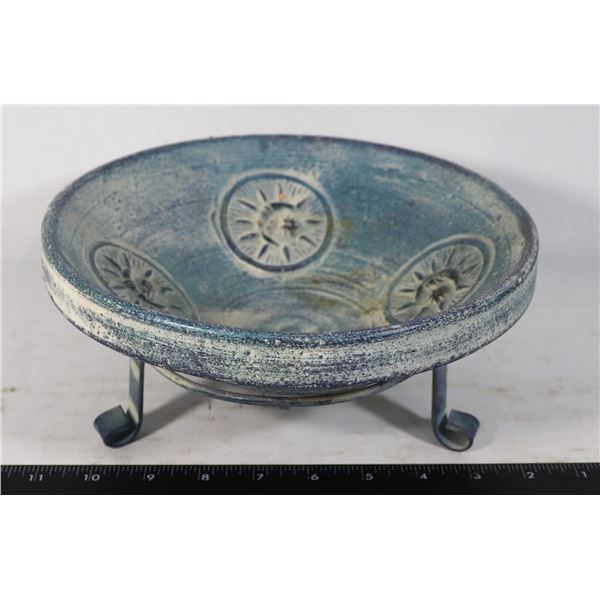 DECORATIVE PLATE ON STAND