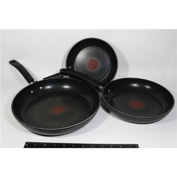 T-FAL 3PC FRYING PAN SET. LARGEST PAN IS 11"