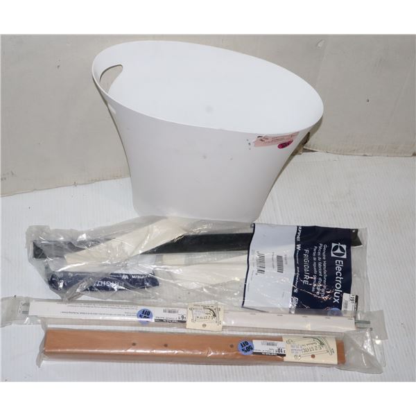 BUCKET WITH BUILDING TOOLS