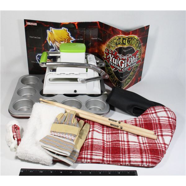 BOX OF ODDS AND ENDS INCLUDING HEAVY MUFFIN TIN,