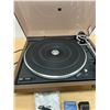 Image 5 : Dual 704 Electronic Direct Drive Turntable Record Player