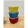 Image 2 : Lot of 4 Pyrex Fridge Dishes with Lids