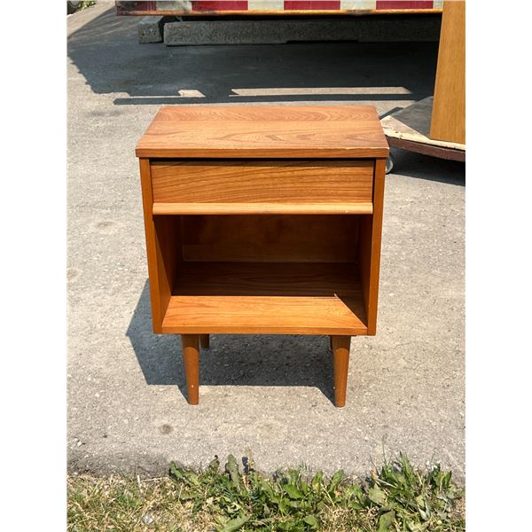 Mid Century Night Stand / Side Table Approx: 20x14 & 25.5"T