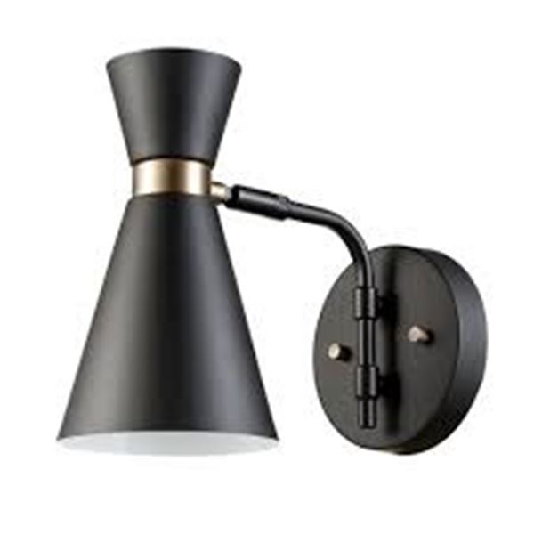 NEW GLOBE BELMONT WALL MOUNT LIGHT