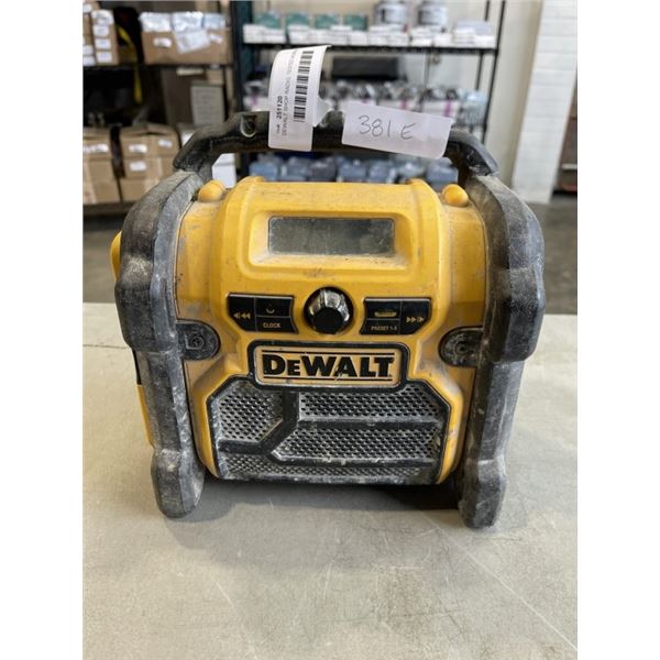 DEWALT SHOP RADIO, TESTED WORKING