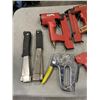 Image 2 : ASSORTED AIR TOOLS, SPRAYERS AND STAPLERS