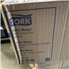 Image 2 : CASE OF TORK PAPER TOWEL 6 ROLLS OF 700'