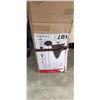 Image 2 : 7' CHRISTMAS TREE IN BOX