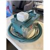 Image 2 : BISSELL LITTLE GREEN MACHINE CLEANER