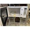 Image 2 : PANASONIC MICROWAVE AND INSTANT POT AIR FRYER