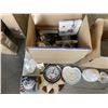 Image 2 : 2 BOXES OF HOME DECOR