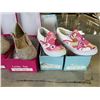 Image 3 : 5 NEW PAIRS OF ASSORTED SIZE YOUTH SHOES
