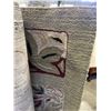 Image 2 : 5X7 AREA CARPET AND FLOOR LAMP