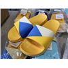 Image 2 : 7 NEW PAIRS OF SLIDE SANDALS, ASSORTED SIZE AND COLOR