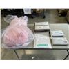 Image 1 : CLARA CLARK DELUXE QUEEN SIZE SHEET SET, CAPRI PANTS AND PIG PLUSH