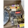 Image 2 : TRAY OF VINTAGE SHAVING ITEMS