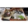 Image 1 : BOX OF COLLECTIBLES