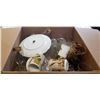 Image 1 : BOX OF VARIOUS HOME DECOR