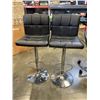 Image 1 : 2 BLACK HEIGHT ADJUSTABLE BAR STOOLS