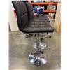 Image 2 : 2 BLACK HEIGHT ADJUSTABLE BAR STOOLS