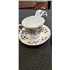 Image 2 : 2 QUEEN ANNE TEACUPS AND SAUCERS