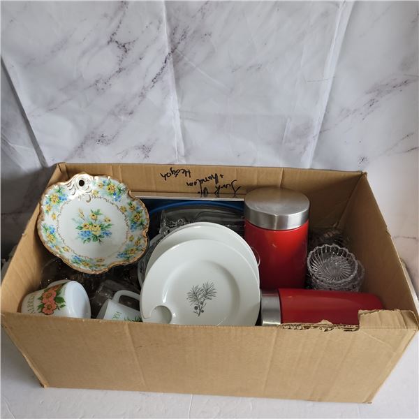 Box of Mixed Estate Dishes