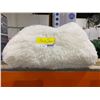 Image 1 : White Shag Rug â€“ 7ft x 5ft