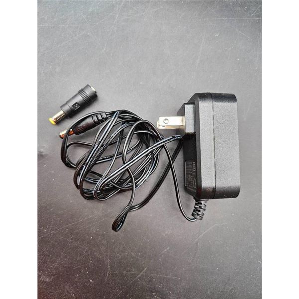 Xinpu VH002A-2480800UH AC Adaptor 24.8V 800mA Plug-In Transformer