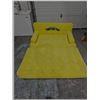 Image 2 : Twisted Tea Inflatable Expandable Couch Yellow