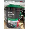 Image 3 : PALLET LOT OF Asphalt Driveway Sealer Buckets, 11X17 L, Emulsion-Based
