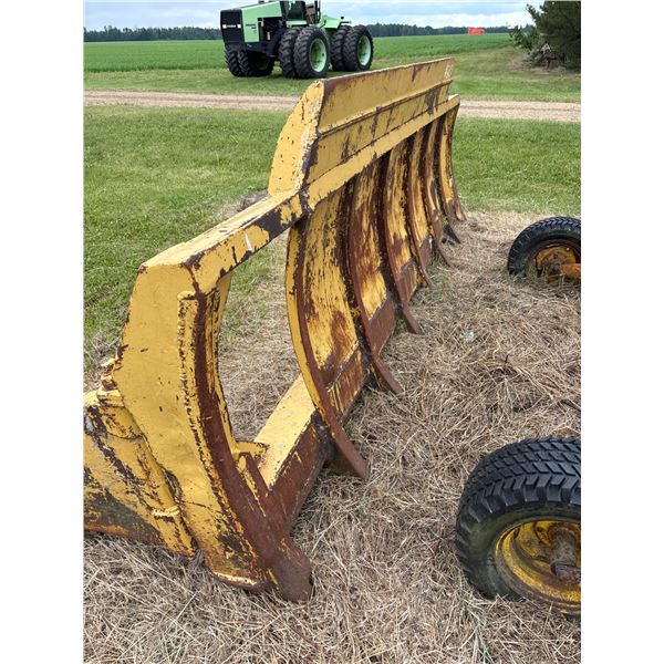 (Lots 806 & 807 are a Group Lot) 11ft. Brush Rake for D7-17A