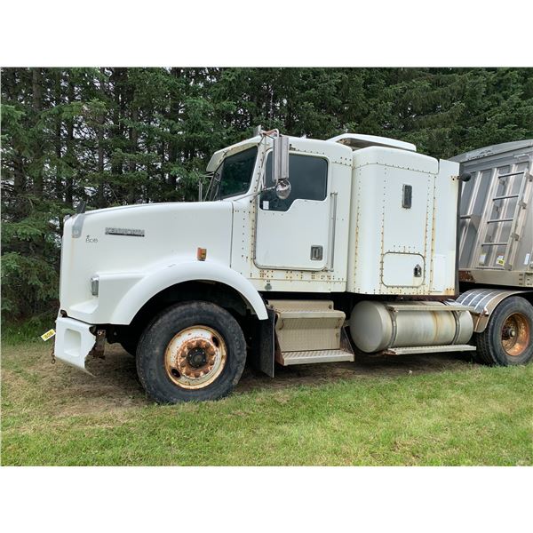 IMPORTANT NOTE: (Lots 808, 809 & 810 are a Group Lot) 1997. T800 Kenworth N14 motor, 15 spd., 44in.