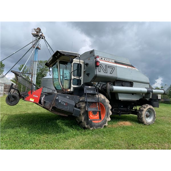 (Lots 826, 827, 828 & 829 are a Group Lot) Cleaner N7 Combine c/w Victory Pick-up,3748 hrs spreader.