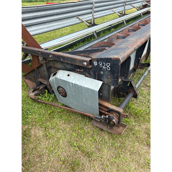 (Lots 826, 827, 828 & 829 are a Group Lot) 24ft straight cut header ,c/w Batt Reels for Gleaner N7