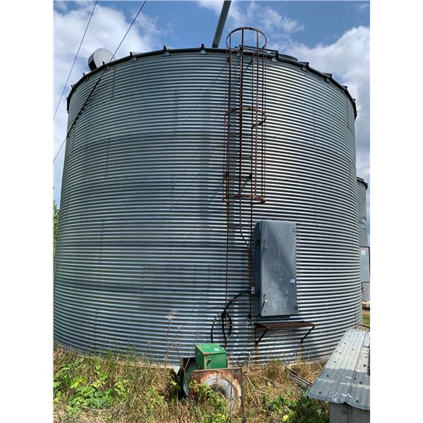 (Lots 841 & 842 are a Group Lot) 7 Ring Bin on Concrete c/w ladder & Auger System, approx. 25ft. dia