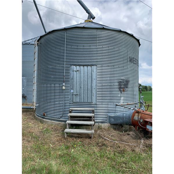 Westeel 5 Ring grain bin on Concrete, approx. 19ft diameter. Grain Bins to be Removed by Oct 1st. PH