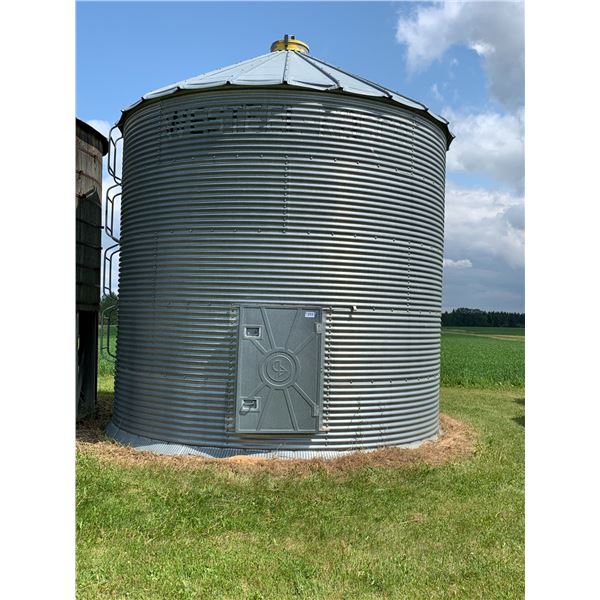 5 Ring Westeel Grain Bin c/w ladder on wood floor. Grain Bins to be Removed by Oct 1st. PH Jovi (780