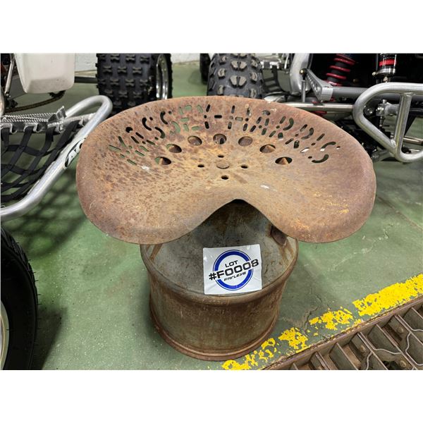 NO RESERVE Vintage stool