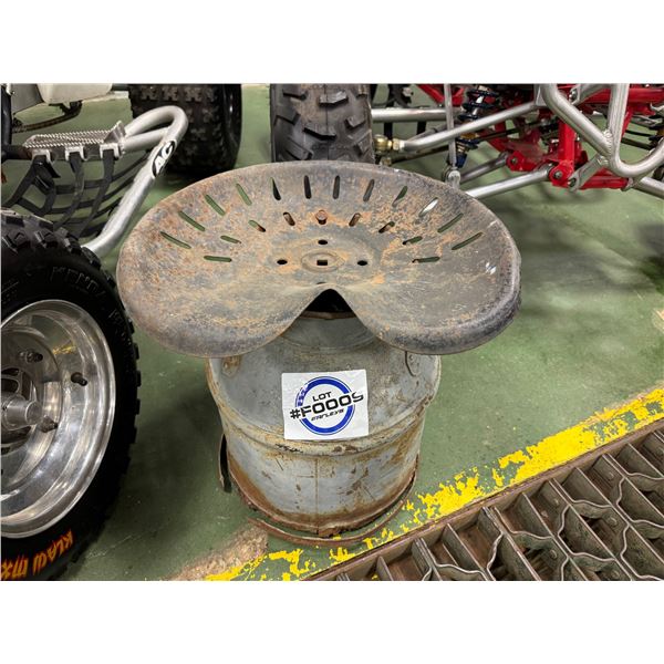 NO RESERVE Vintage stool