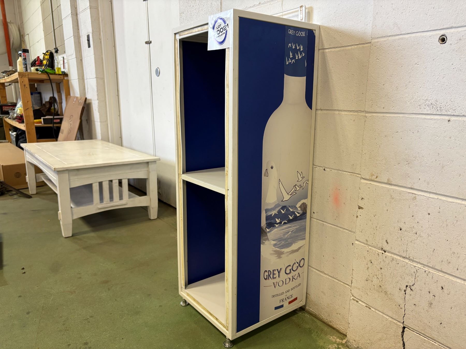 Goose Stand NO RESERVE Grey goose Stand