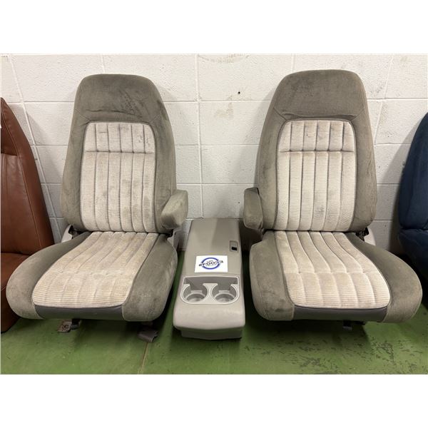 NO RESERVE OBS Bucket seats with console