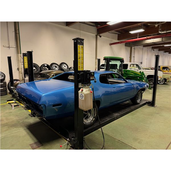 RESERVE LIFTED!! 4 Post Car Hoist