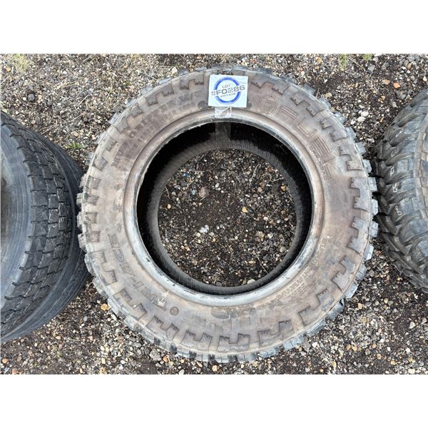 NO RESERVE Fuel Tri Ace Mud Gripper M/T 35x13.50R20 Tire