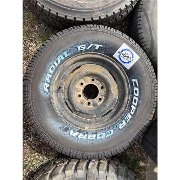 NO RESERVE Cooper Cobra Radial G/T 255/70R15 Tire w/ 6x5.5 Rim