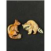Image 2 : Artist Carved Signed Brooches