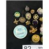 Image 2 : Antique Vintage Pins Buttons
